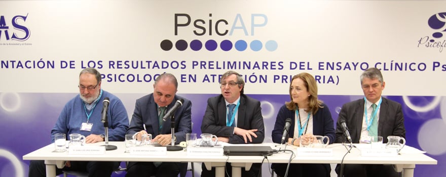 Juan Luis Uría, diputado de Podemos en el Parlamento Vasco y presidente de la Comisión de Sanidad; José Antonio Rubio Mielgo, senador del PP; Fernando Chacón, decano del Colegio de Psicólogos de Madrid; Consuelo Cano Hernández, diputada del PSOE de la Asamblea de Murcia y Daniel Álvarez Cabo, exportavoz de Sanidad de C's en la Asamblea de Madrid. 