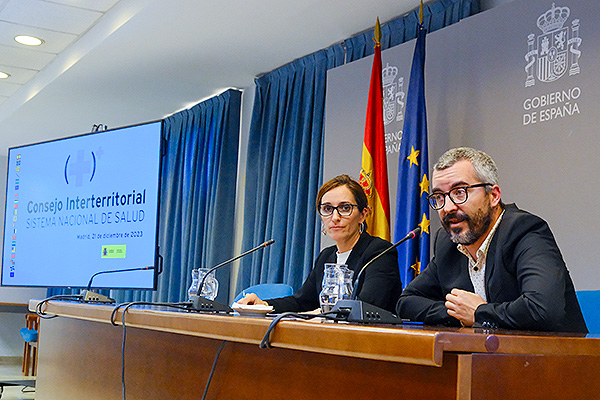 Mónica García y Javier Padilla durante la rueda de prensa.