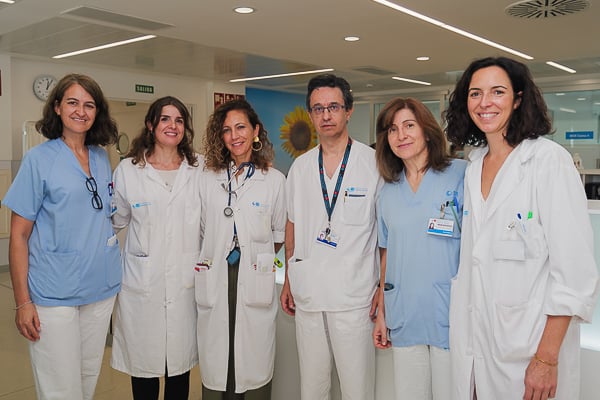 Cristina Martin, supervisora de la unidad Hospital de Día Oncologico; Sandra Falagán, oncologa mèdica;María Sereno, oncóloga responsable de cáncer de pulmón; Enrique Casado, jefe del Servicio de Oncología; Yolanda Martin, enfermera gestora de pulmón; y Marta Villarino, nutricionista oncológica.