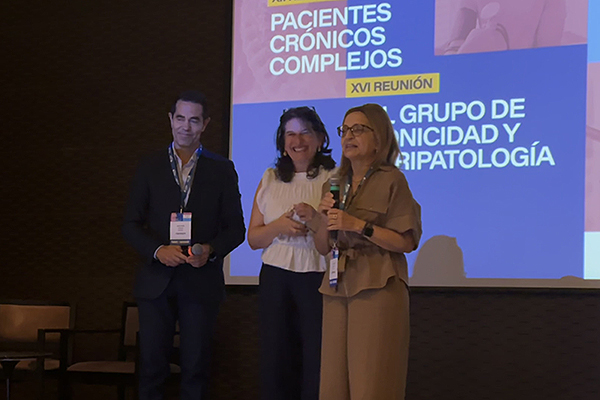 José Angel Garcia, excoordinadora de el Grupo de Trabajo de Cronicidad y Pluripatología de la SEMI; Pilar Cubo, excoordinadora de el Grupo de Trabajo de Cronicidad y Pluripatología de la SEMI; y Montserrat Chimeno, presidenta de la SEMI.
