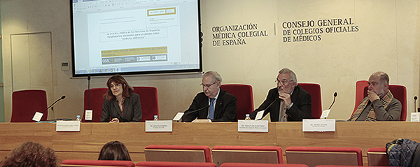 Beatriz González López-Valcárcel, presidenta saliente de Sespas; Serafín Romero, presidente de la OMC; Sebastián Martínez, presidente del Colegio de Médicos de Zamora y coautor del estudio; y Andreu Segura, coautor del estudio,  durante la presentación del informe.  