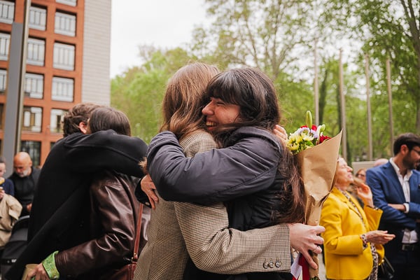 A muchos electores les esperaban también sus compareros de carrera.