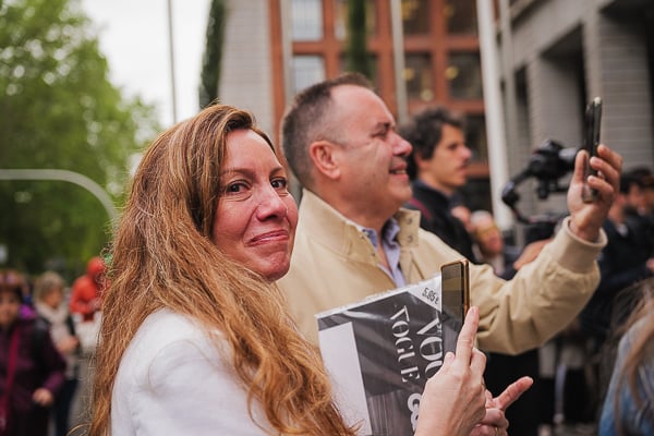 Algunos familiares no han podido contener el llanto de alegria.