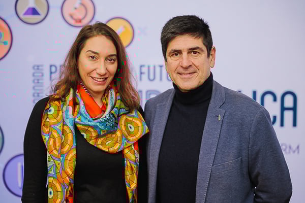 Cayetana Gutierrez, responsable de Relaciones Institucionales en la Comunidad de Madrid en Pfizer; y Manuel Vilas, reponsable Relaciones Institucionales en la Comunidad de Madrid en Pfizer.