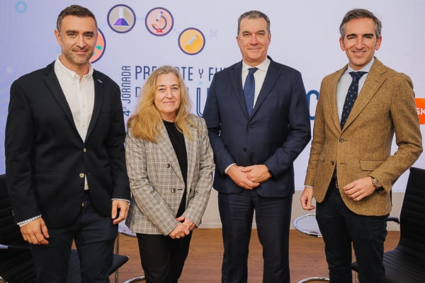 De Moderna Biotech Spain: Adrián Trejo, subdirector de Compromiso con el Cliente; Marisol Jimeno, directora de Acceso al Mercado; Pablo Álvarez, director general de España; y Juan Manuel Montoro, director Comercial.