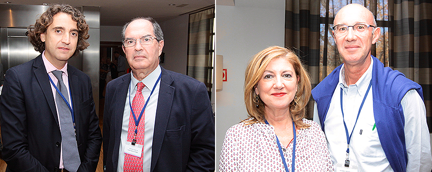 Izquierda: Pablo Crespo y José Luis de la Cruz, jefe de Servicio de Neumología del hospital Regional de Málaga. Derecha: Yolanda Gómez y Jesús Hernández, del Hospital de Ávila.