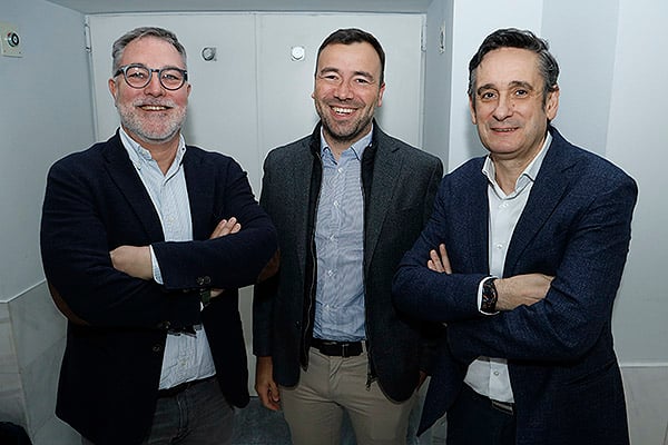 Guillem Huguet, director de Ventas en Sobi; Javier Martínez, MSL en Sobi; y Víctor Jiménez Yuste.