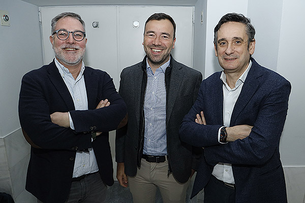 Guillem Huguet, director de Ventas en Sobi; Javier Martínez, MSL en Sobi; y Víctor Jiménez Yuste.