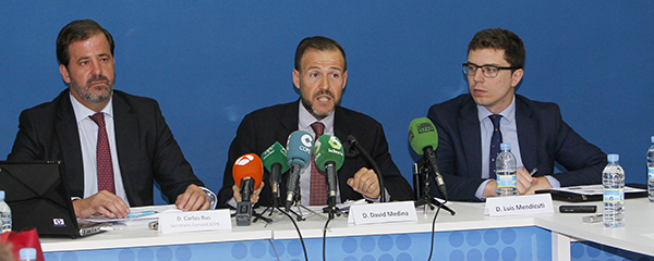 Carlos Rus, David Medina y Luis Mendicuti durante la presentación de las 10 medidas contra el fraude de las aseguradoras británicas.