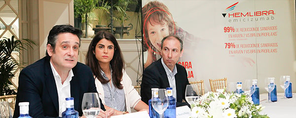 Víctor Jiménez, Beatriz Pérez y Ramiro Núñez durante la presentación de Hemlibra. 