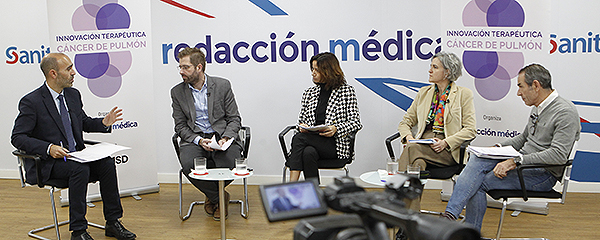 El debate ha sido moderado por Ricardo López, director general de Sanitaria 2000.