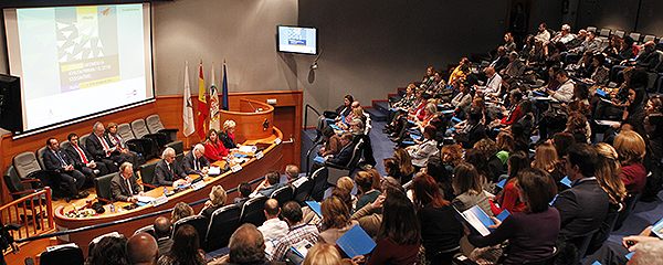 Imagen de la sala durante la inauguración de las jornadas. 