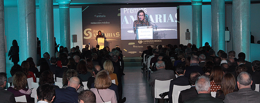 La periodista Carme Chaparro ha conducido la I Edición de los Premios Sanitarias en el Palacio de Neptuno.