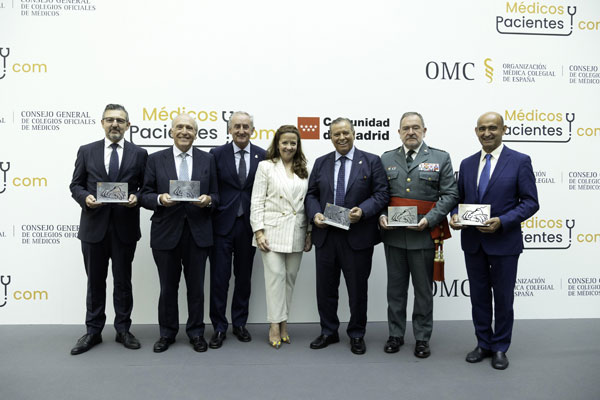La OMC entrega los V Premios Médicos y Pacientes a distintos organismos 
