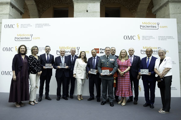 La profesión médica reconoce a pacientes y organismos estatales su implicación humana dentro del campo sanitario