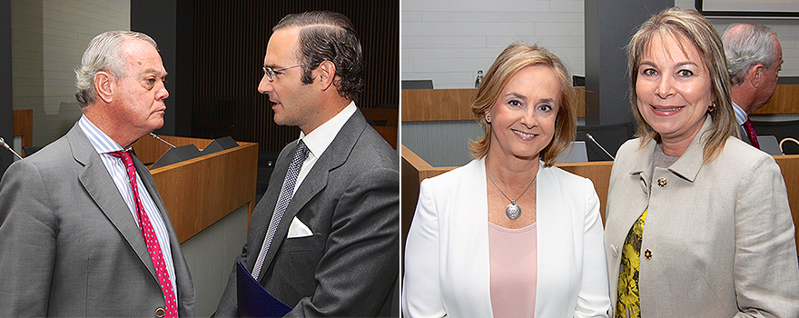 A la izquierda, Carlos González Bosch conversa con Luis de Palacio, presidente de la Federación Empresarial de Farmacéuticos Españoles (FEFE). A la derecha, Margarita Alfonsel con Cristina Contel, presidenta de ASPE.