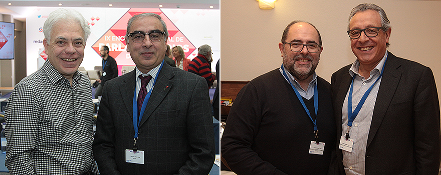 A la izquierda, Jesús María Fernández posa con José Martínez Olmos. A la derecha, Carlos Moreno, director general de Ordenación Profesional del Ministerio de Sanidad, con Tomás Toranzo,  presidente de la Confederación Estatal de Sindicatos Médicos (CESM).