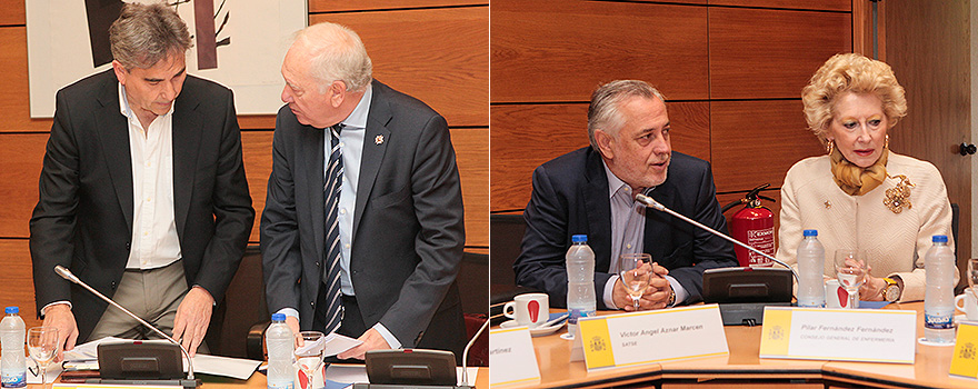 Manuel Cascos y Florentino Pérez Raya antes de comenzar la Conferencia. A la derecha, Victor Ángel Aznar y Pilar Fernández.