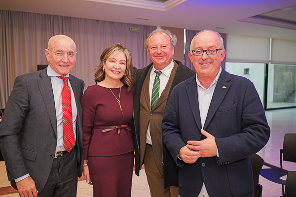 Santiago Camba, gerente del Área Sanitaria de Orense; Inmaculada Ramos, directora del distrito Sanitario de Monforte; José Antonio Ortigueirs, director de Atención Hospitalario del Hospital Universitario de Orense; Ángel Facio, gerente sanitario del Área Sanitaria de Santiago Compostela.