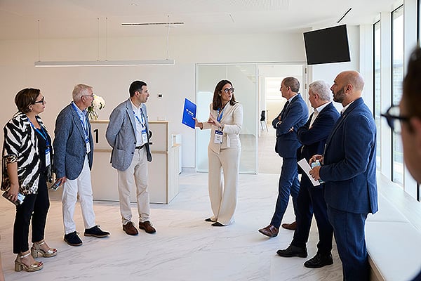 Un momento durante la visita al Hospital Vithas Barcelona.