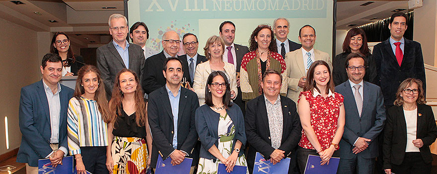 Foto de familia de los galardonados en la celebración de los Premios Neumomadrid 2018.