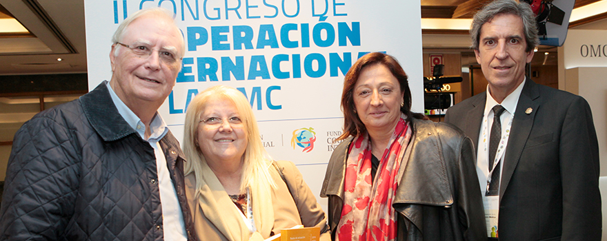 Ricardo Comendador, de la Comisión Deontológica del Colegio Oficial de Médicos de Alicante; María Cabrera y Carmen Calzado, del Colegio alicantino, y Miguel Ángel Sánchez Chillón, presidente del Colegio Oficial de Médicos de Madrid. 