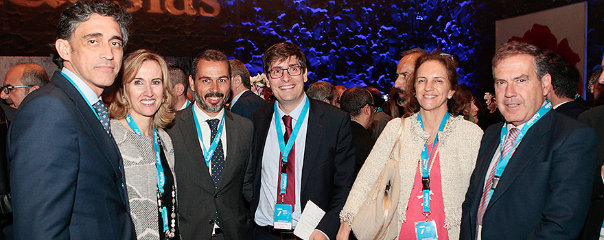 Manuel Pacheco, director del área de Negocio de Caixabank de Madrid Sureste; Ana Vuelta, directora comercial de CaixaBank; Roberto Galván, director del área de Negocio de CaixaBank de Villalba y El Escorial; Israel Alonso Arranz, director del área de Negocio de CaixaBank de Getafe; Arancha Herreros, directora del área de Negocio de CaixaBank de Madrid Provincia Sur y Manuel Sanzo, director del área de Negocio de CaixaBank de Móstoles y Navalcarnero.