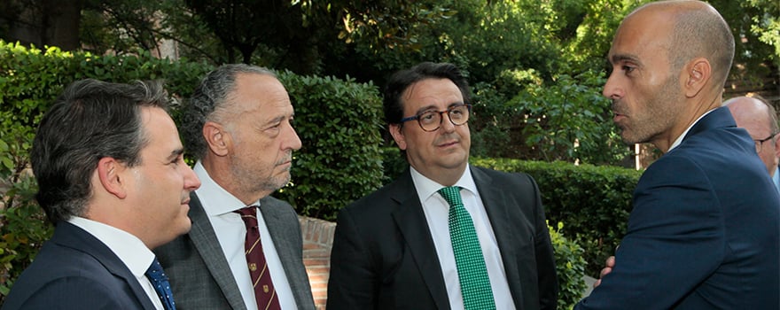 Luis Tobajas, director general de Planificación y Formación de la Consejería de Sanidad de Extremadura, con José María Pino; José María Vergeles, consejero de Sanidad de Extremadura, y Ricardo López, director general de Sanitaria 2000.