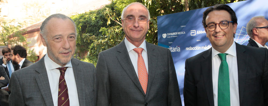 José María Pino, presidente de Sanitaria 2000; Jesús Sanz, presidente de ANDE; y José María Vergeles, consejero de Sanidad de Extremadura.