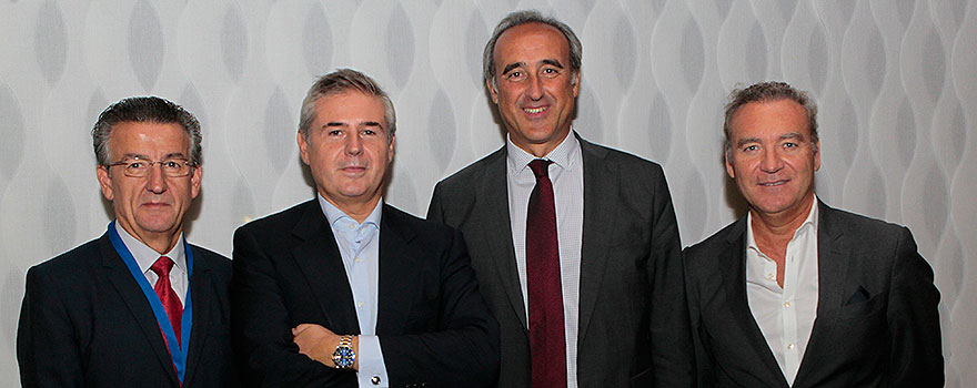 Emiliano Nuevo Lara, director Gerente del Hospital Regional de Málaga; Gonzaga Garat, Horacio Pijuán y Julio de la Rosa, director de Relaciones Institucionales de Air Liquide. 