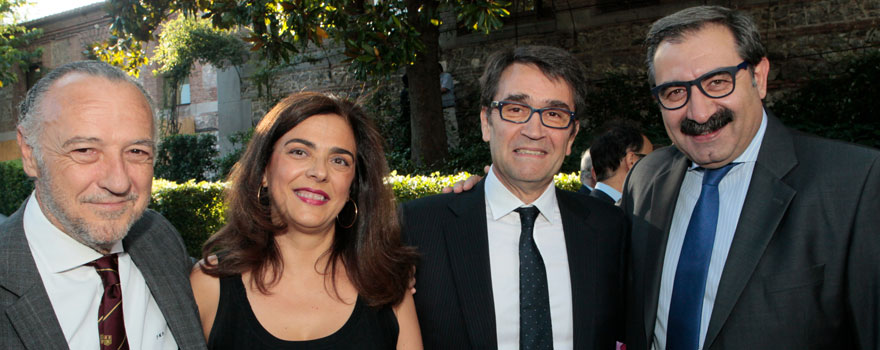 José María Pino, con Carmen Encinas, jefa de Área de Farmacia del Sescam, Roberto Conde, director ejecutivo de Nutrición Médica y Jesús Fernández Sanz, consejero de Sanidad de Castilla- La Mancha