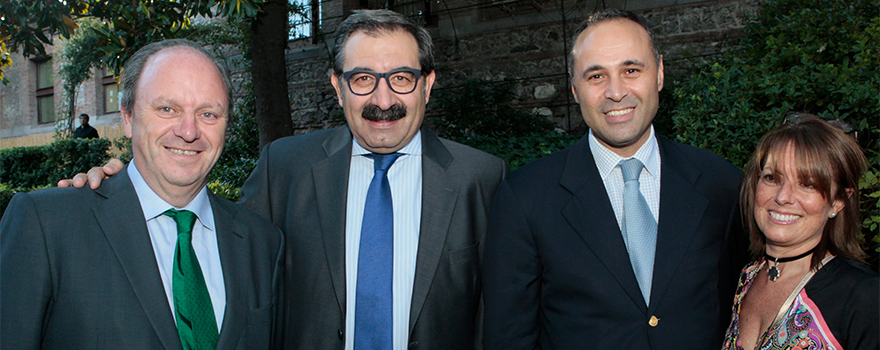 Javier Godoy, director comercial de Carburos Metálicos; Jesús Fernández, consejero de Sanidad de Castilla-La Mancha; Ahmed Hababou, director general de Carburos Metálicos, y Marta Rodríguez, directora de Marketing de Carburos Médica. 