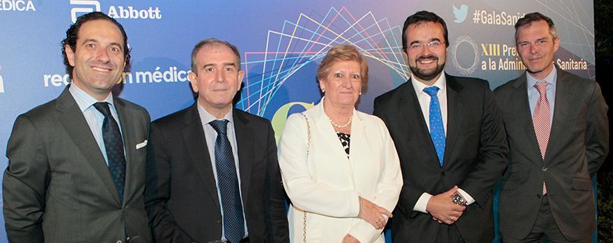 Francisco González, director comercial de Uniteco; José Luis Labat, director de comunicación del Colegio de Médicos de Zaragoza; Concepción Ferrer, presidenta del Colegio de Médicos de Zaragoza; Juan Pablo Núñez, director de Desarrollo de Negocio y Clientes de Uniteco Profesional, e Ivo Leavy, director de Comunicación de Uniteco Profesional.