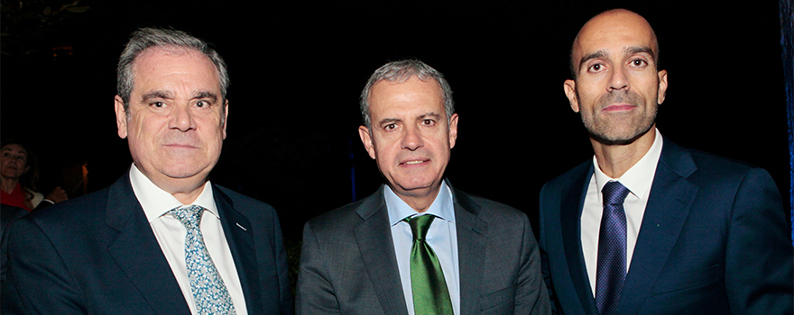 Jesús Aguilar, presidente del Consejo General de Farmacéuticos; Iñaki Betolaza; y Ricardo López.