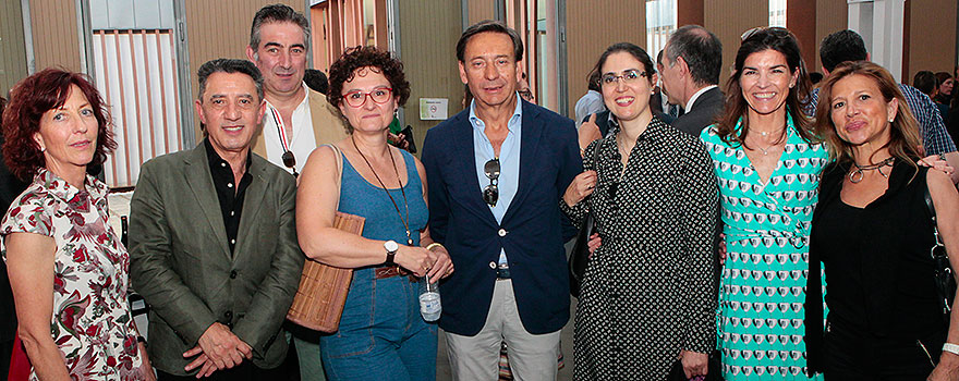 Guadalupe Gómez, directora de Gestión de Emergencias Sanitarias de Castilla y León; Julián Martínez; Emilio Domínguez, coordinador de la Unidad Asistencial de Emergencias Sanitarias de Castilla y León; Piedad del Amo, jefe de Servicio de Prevención del Hospital Río Hortega; Jesús Abia, gerente de Emergencia Sanitaria de Castilla y León; Nieves González, técnico del Servicio de Formación de la Gerencia Regional de Salud; Paloma Burgos, jefa de Servicio de Formación y Desarrollo Profesional de la Gerencia Regional de Salud, y María José Motanary, coordinadora de Calidad y Formación de la Gerencia Sanitaria de Emergencias.