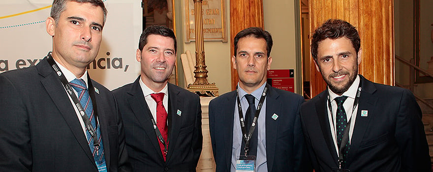 Miquel Lope, director de operaciones y Supply Chain y Juan González, director comercial, ambos de Carburos :Joaquín Mustaros e Ignacio Torres.