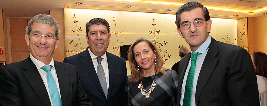 Pablo de Paula, director estratégico de Medtrónic; Joaquín Estévez, presidente de Sedisa; María Vila, presidenta de Medtronic, y Juan Abarca.