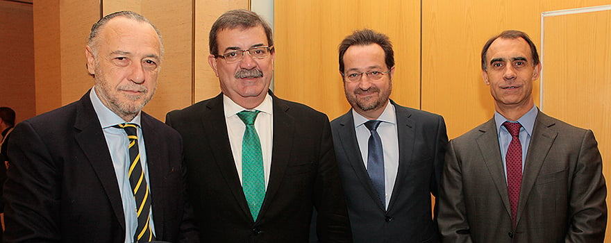 José María Pino, presidente de Sanitaria 2000; Manuel Molina, Fernando Prados, viceconsejero de Humanización, y César Antón, responsable del plan sociosanitario de Cofares.