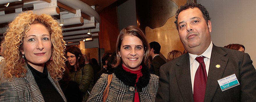 Cristina García Vivar, vicedecana de la Facultad de Enfermería de la Universidad de Navarra; Adriana Díaz Gautier, psicóloga, y Rafael Jesús López, vicesecretario general del Consejo General de Enfermería.