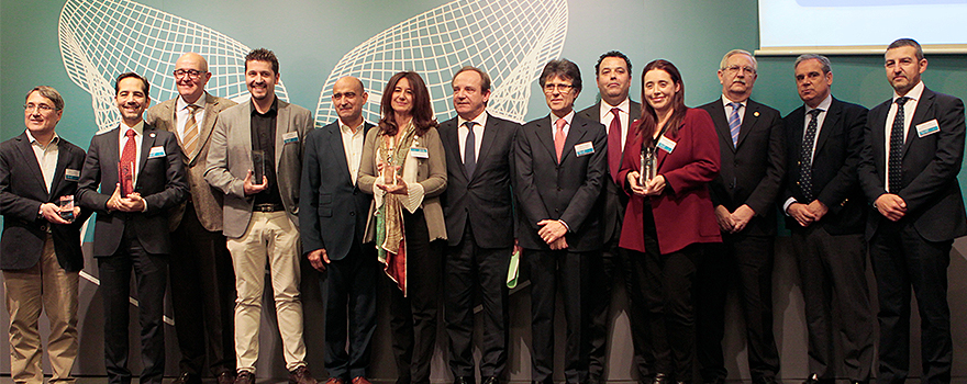 Foto de familia de los premiados en la 'V Jornada Somos Pacientes'.