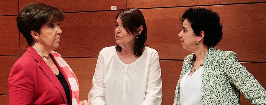 Elena Andradas, directora general de Salud Pública del Ministerio de Sanidad , Belén Crespo, directora de la Agencia Española de Medicamentos y Productos Sanitarios (Aemps); y Encarnación Cruz, directora general de Farmacia del Ministerio de Sanidad.