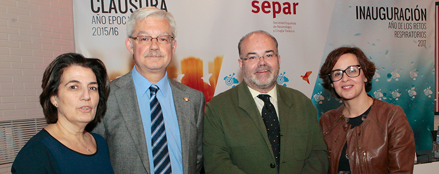 Paz Vaquero, coordinadora del Área de Enfermería de Separ; Segismundo Solano, coordinador del Área de Tabaquismo de Separ; José Ignacio de Granda, coordinador del Año Separ de Tabaco; y Carmen Diego, coordinadora Área de Enfermedades Respiratorias de origen Ocupacional y Medioambiental de Separ.