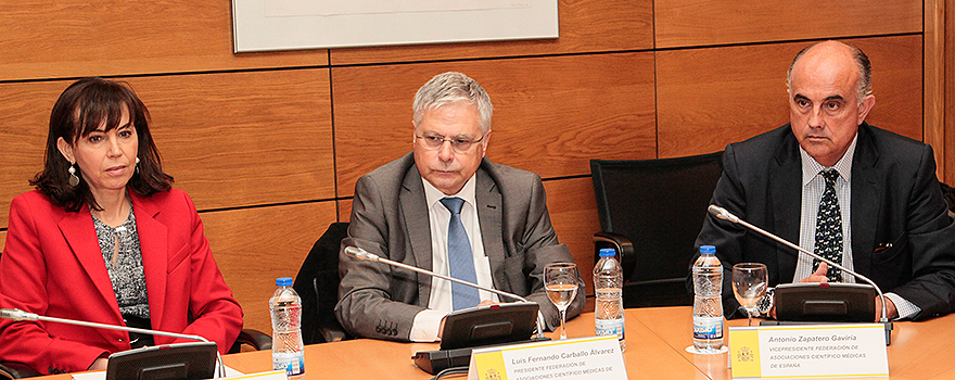 Pilar Garrido, presidenta del Consejo Nacional de Especialidades Científicas y de la Salud; Fernando Carballo y Antonio Zapatero