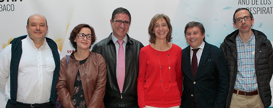 José María Matilla, coordinador del Área de Oncología Torácica de Separ; Carmen Diego; Rafael Jiménez, coordinador del Área de Cirugía Torácica de Separ; José Miguel Rodríguez González-Moro, jefe de Neumología del Hospital Universitario Príncipe de Asturias; Rosa Cordovilla, neumóloga del Hospital Universitario de Salamanca; Felipe Andreo, coordinador del Área de Técnicas y Trasplantes de Separ.