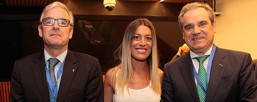 Jordi de Dalmases, presidente del Colegio de Farmacéuticos de Barcelona; Miriam Noguera; y Jesús Aguilar. 