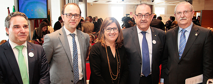 Luis Tobajas, director de Planificación del Servicio Extremeño de Salud (SES); Antonio Ballesteros, director general de Asistencia Sanitaria del Sescam; Regina Leal, gerente del Sescam; Antonio Fernández-Pro y Serafín Romero.