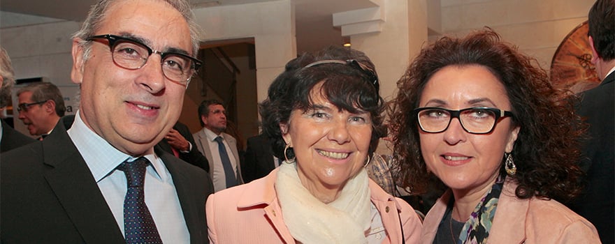 José Martínez Olmos, portavoz del grupo socialista en el Senado, Regina Revilla, directora ejecutiva de Policy, Communication & Corporate Affairs de MSD en España, y María Isabel Baena, Viceconsejera de Salud de la Junta de Andalucía. 