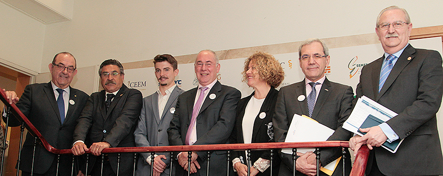 Representantes del Foro de Atención Primaria: Antonio Fernández-Pro (SEMG), José Luis Llisterri (Semergen), Alejandro Iñarra (CEEM), Francisco Miralles (CESM), Concepción Sánchez Pina (Aepap), Salvador Tranche (Semfyc) y Serafín Romero (OMC).