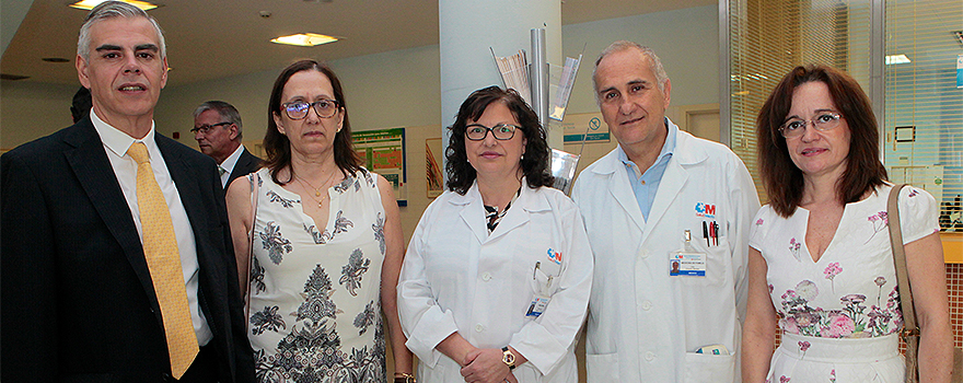 Juan Antonio Sarrión, María Concepción Pérez de Hita, responsable de centros; Amparo Almenar, directora en funciones del centro de salud Alameda de Osuna; Levi Chocrón, médico de familia del centro y Marta Sánchez Celaya.