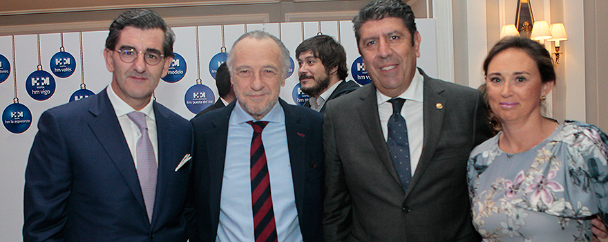 Juan Abarca Cidón, presidente de HM Hospitales; José María Pino, presidente de Sanitaria 2000; Manuel Vilches, director general de IDIS y su acompañante. 